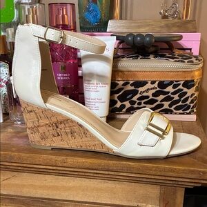 Liz Claiborne Beige Wedges with Gold Accent